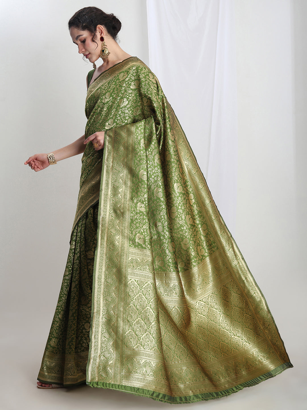 Janasya Green Silk Blend Floral Jacquard Saree - Distacart