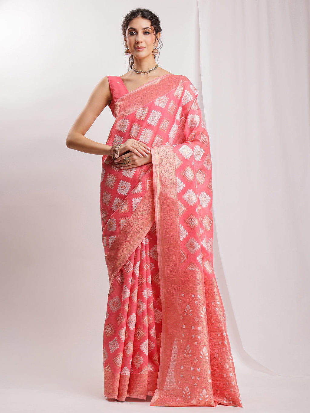Janasya Navy Blue Silk Blend Geometric Jacquard Saree - Distacart