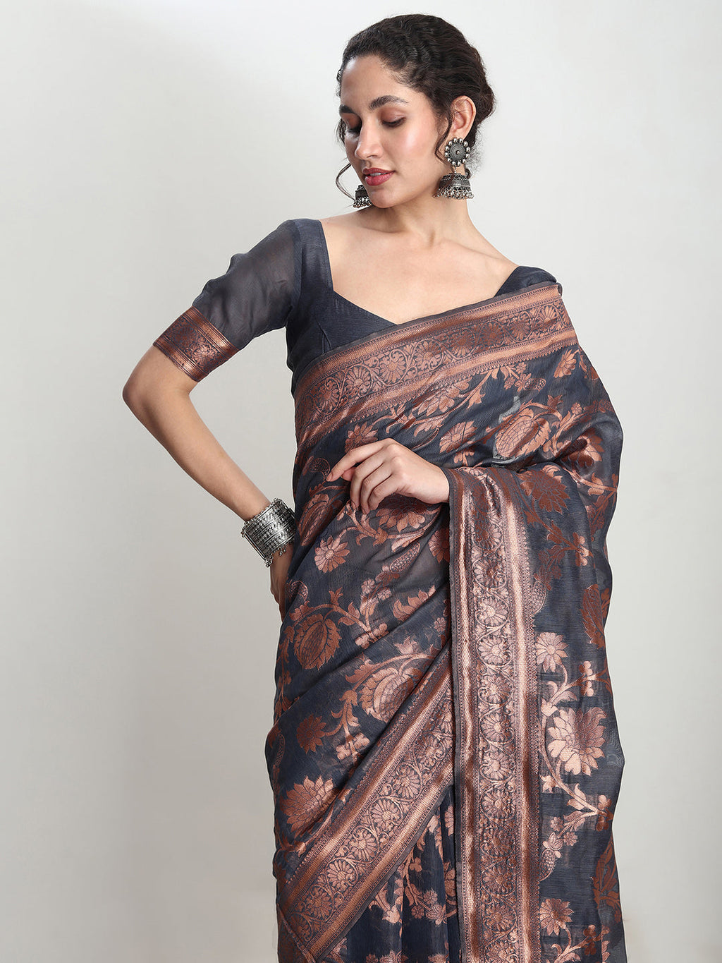 Janasya Dark Grey Silk Blend Floral Jacquard Saree - Distacart