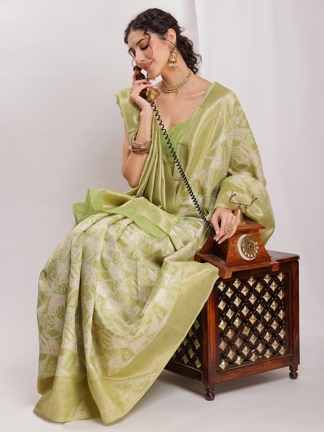Janasya Green Silk Blend Geometric Jacquard Saree - Distacart
