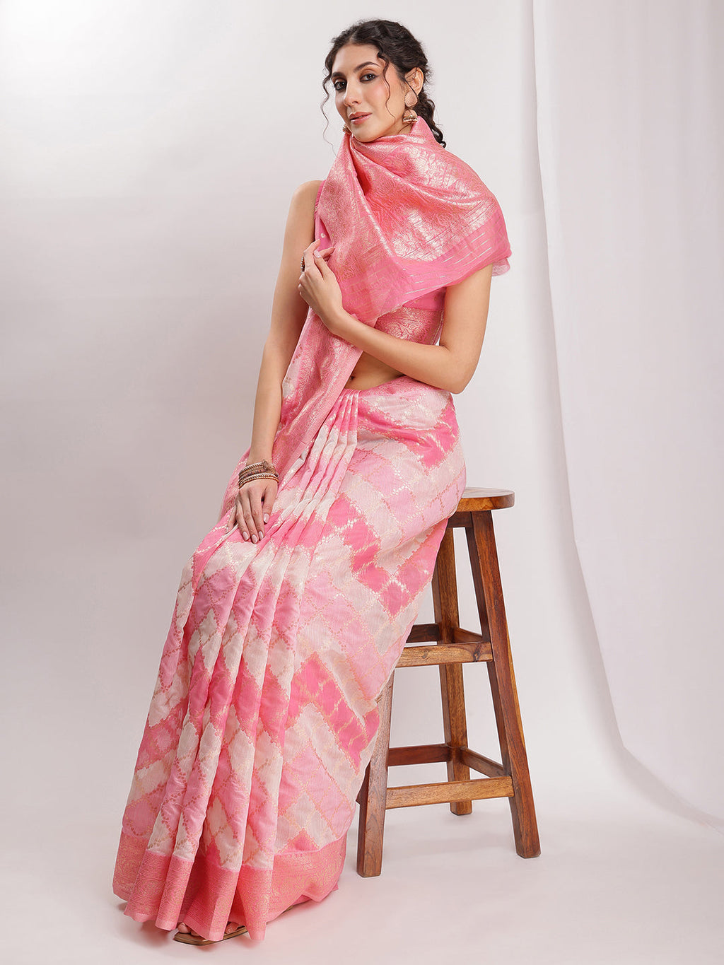 Janasya Peach Silk Blend Geometric Jacquard Saree - Distacart