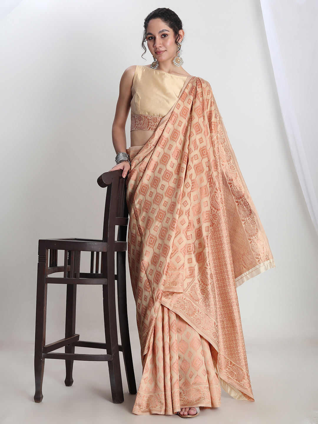 Janasya Beige Silk Blend Geometric Jacquard Saree - Distacart