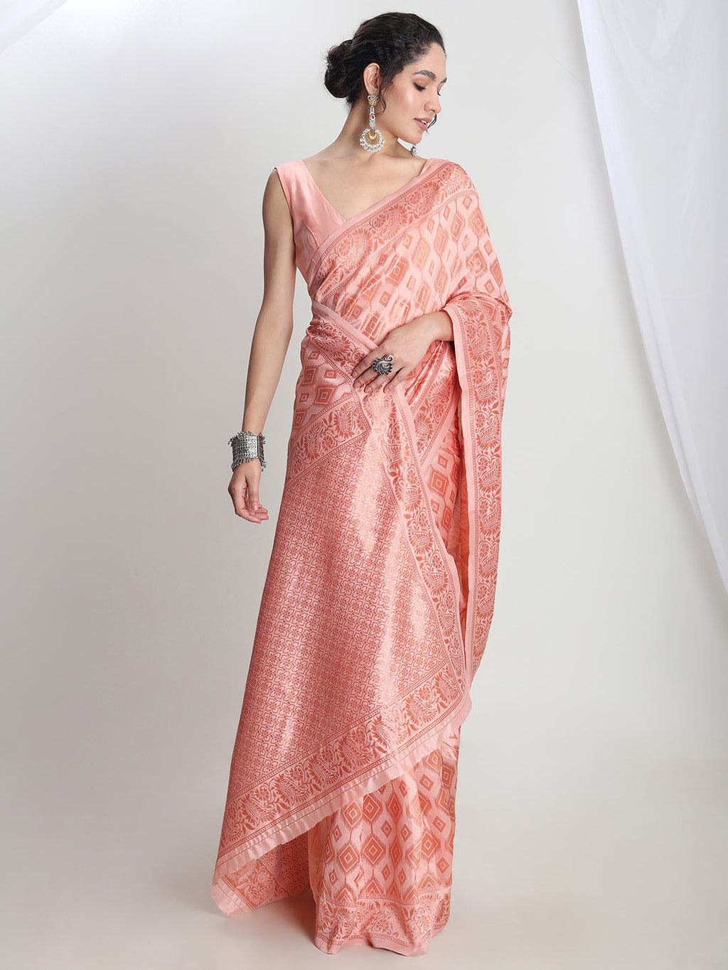 Janasya Peach Silk Blend Geometric Jacquard Saree - Distacart