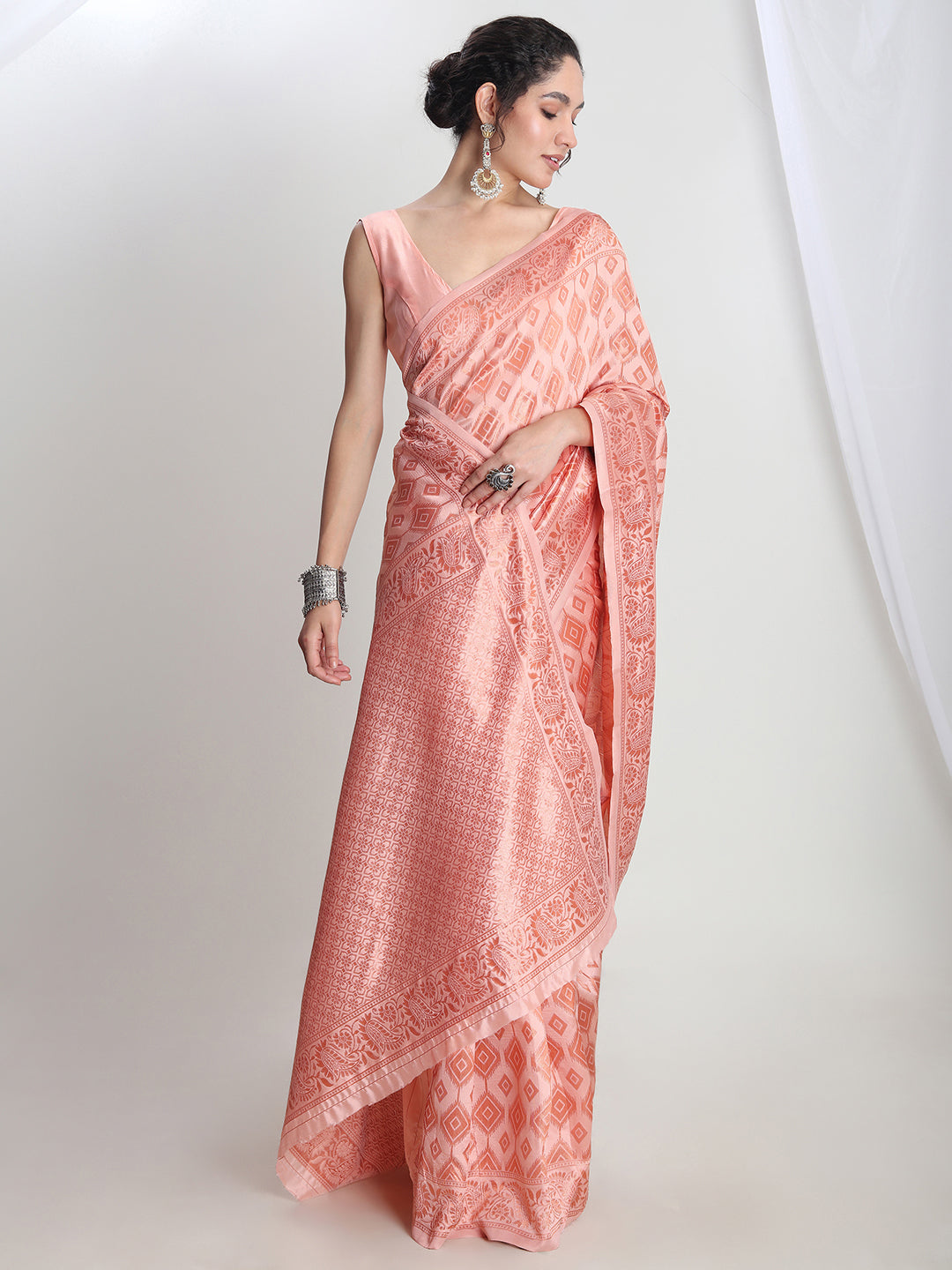 Janasya Peach Silk Blend Geometric Jacquard Saree - Distacart