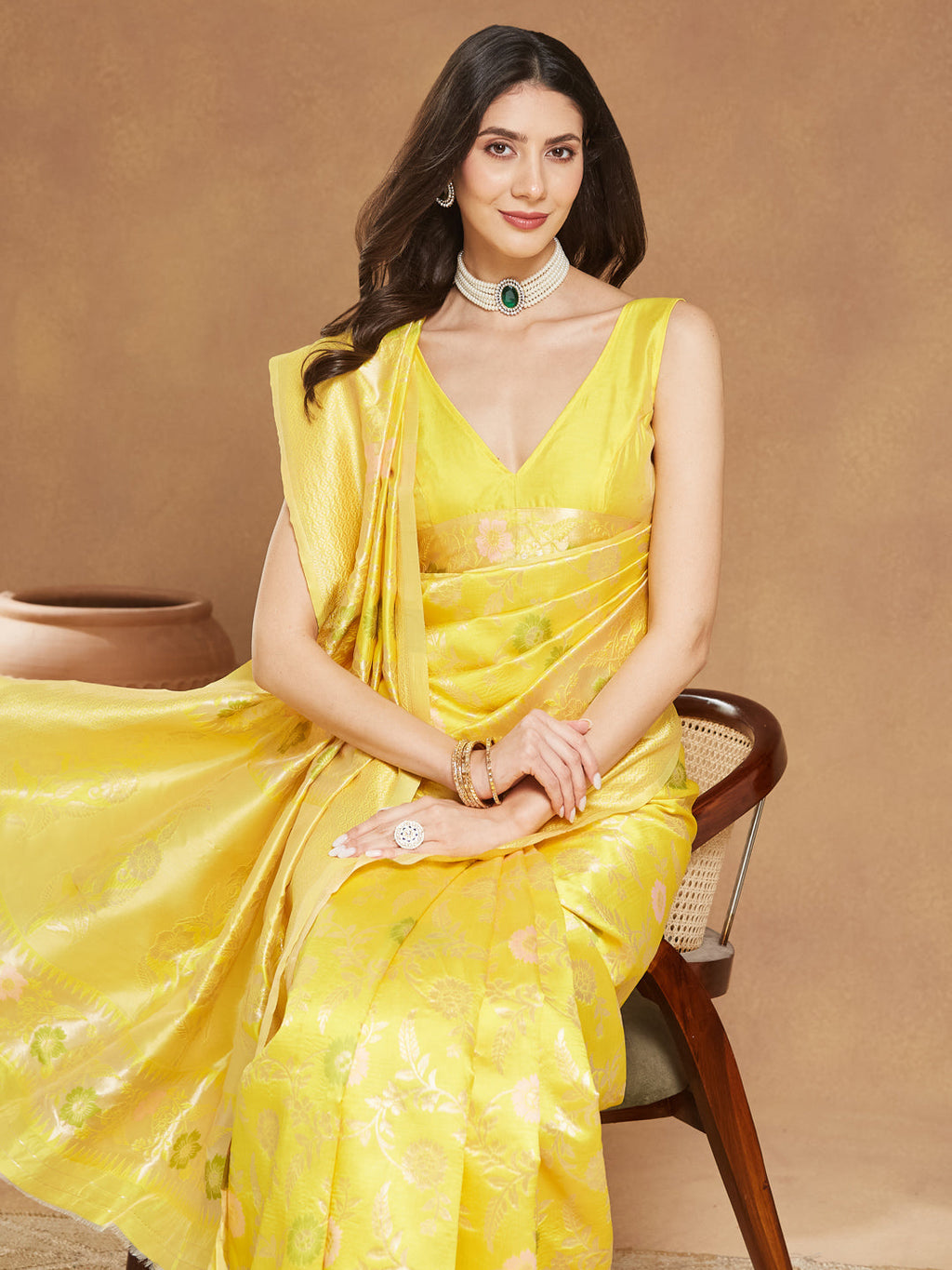 Janasya Yellow Silk Blend Floral Jacquard Saree - Distacart