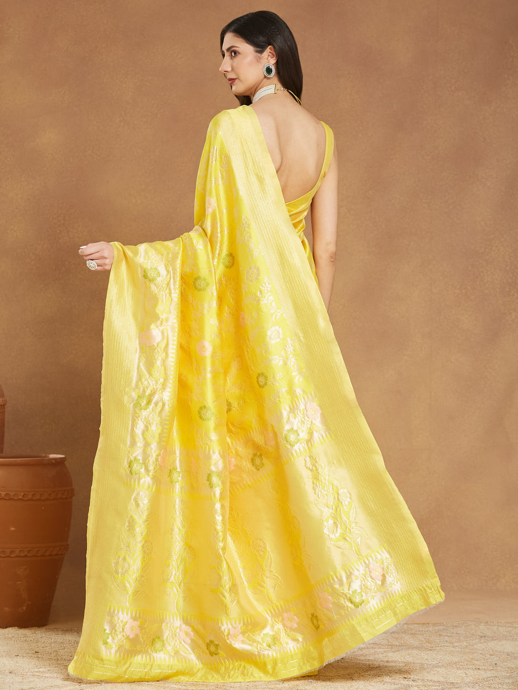 Janasya Yellow Silk Blend Floral Jacquard Saree - Distacart