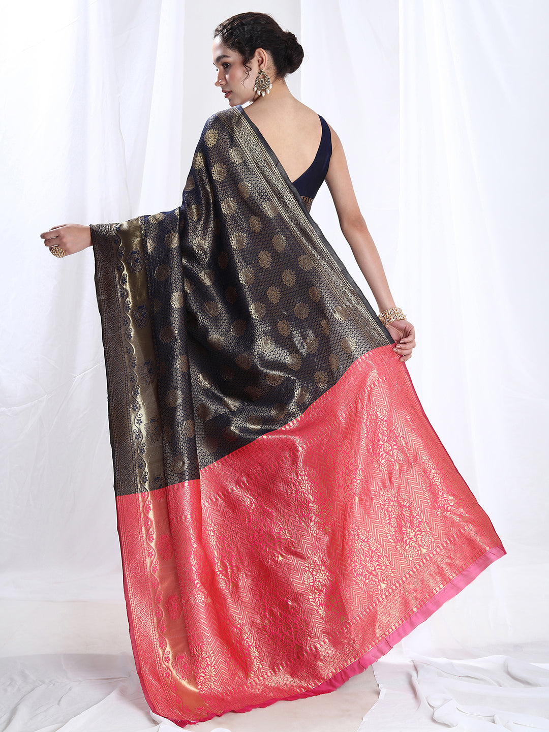 Janasya Navy Blue Silk Blend Ethnic Motifs Jacquard Saree - Distacart