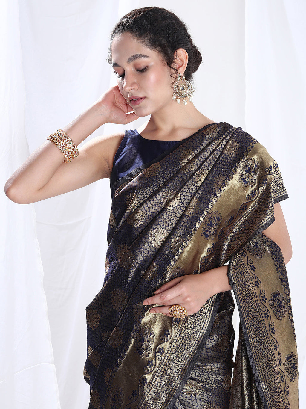 Janasya Navy Blue Silk Blend Ethnic Motifs Jacquard Saree - Distacart