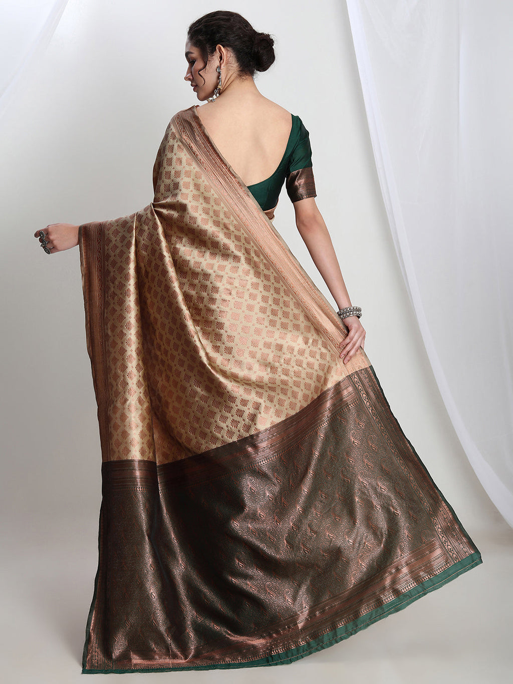 Janasya Beige Silk Blend Ethnic Motifs Jacquard Saree - Distacart