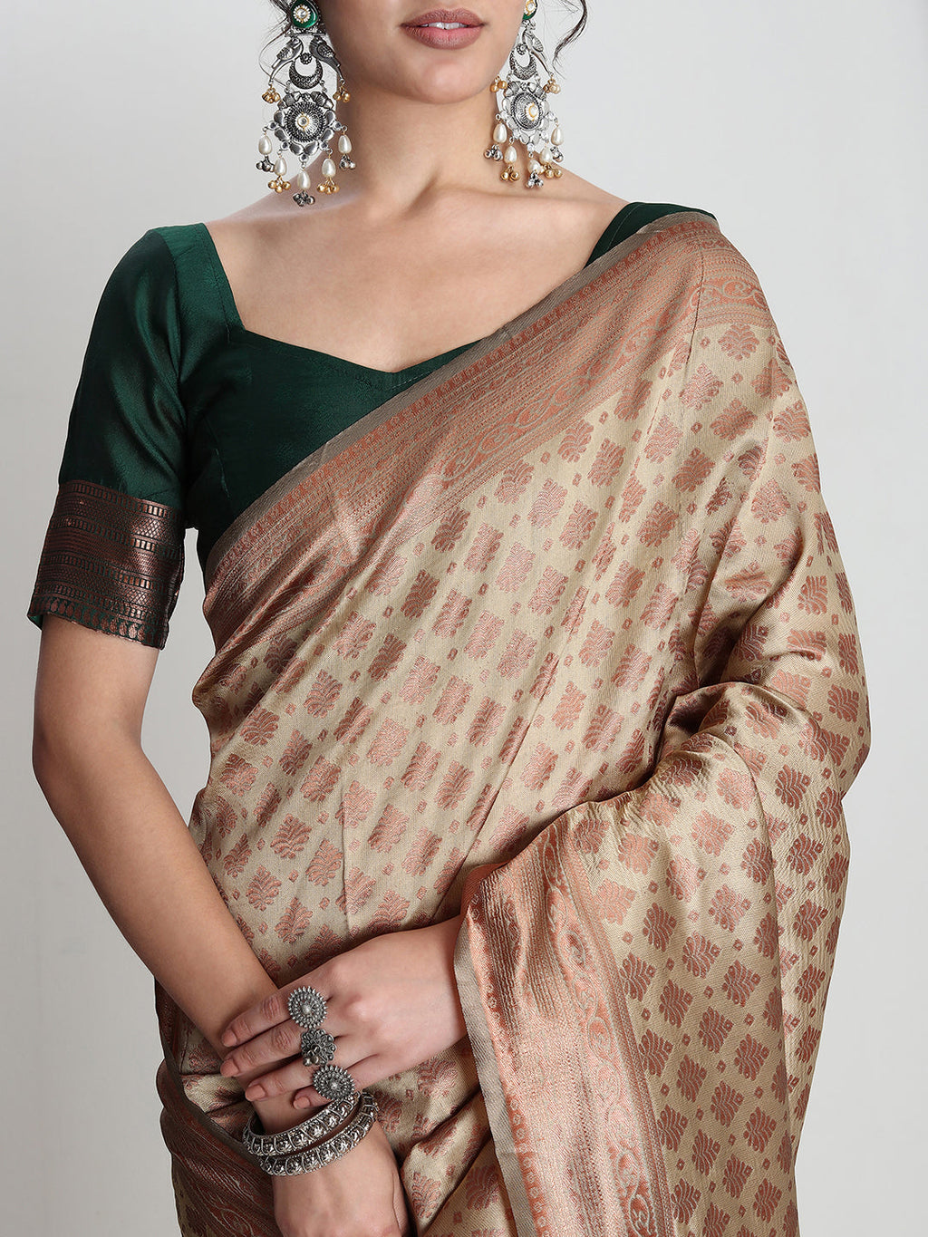 Janasya Beige Silk Blend Ethnic Motifs Jacquard Saree - Distacart