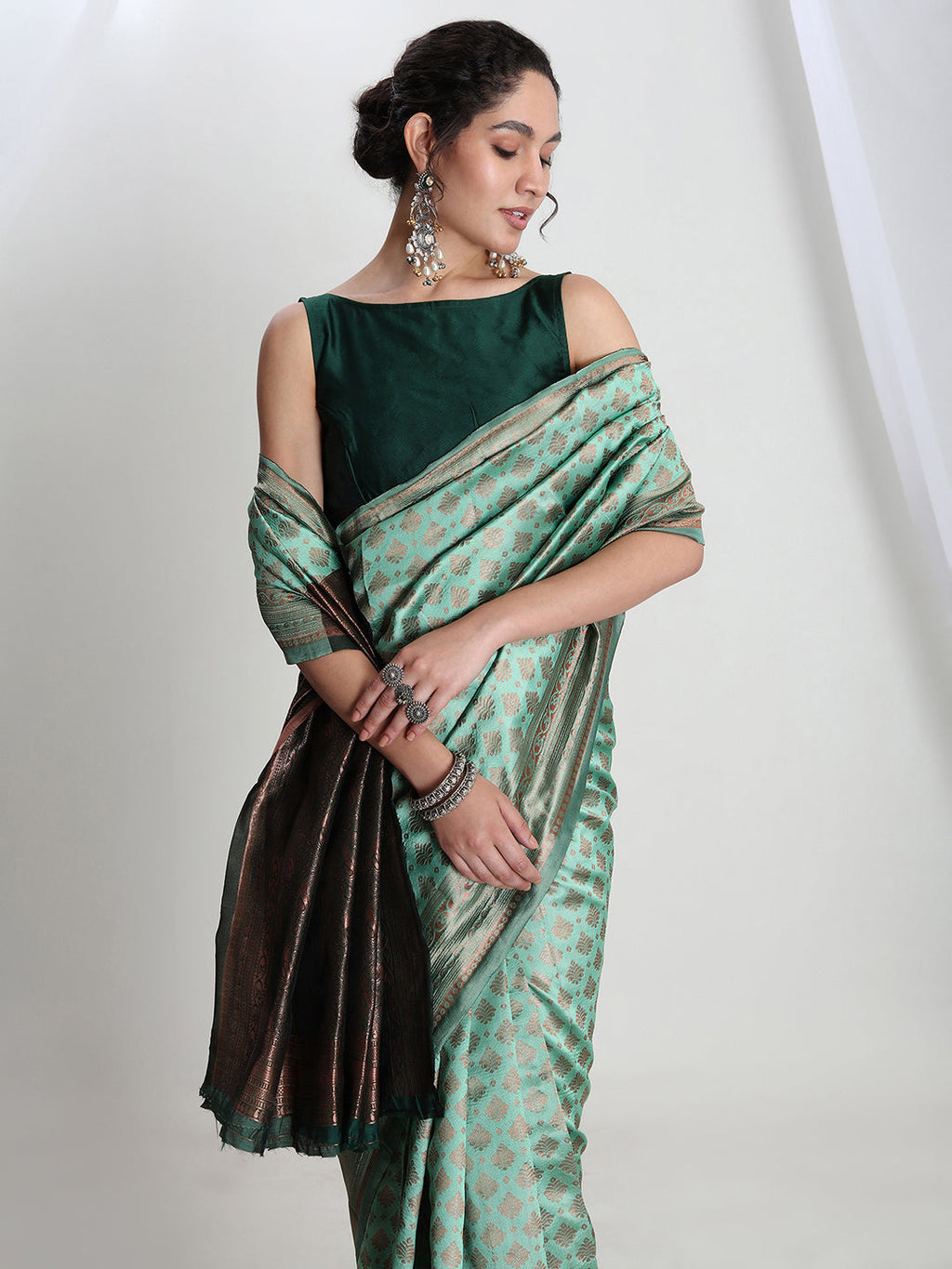 Janasya Light Green Silk Blend Ethnic Motifs Jacquard Saree - Distacart