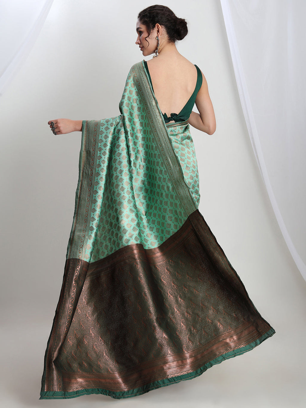 Janasya Light Green Silk Blend Ethnic Motifs Jacquard Saree - Distacart