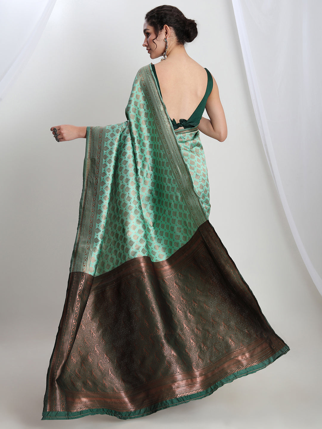 Janasya Light Green Silk Blend Ethnic Motifs Jacquard Saree - Distacart