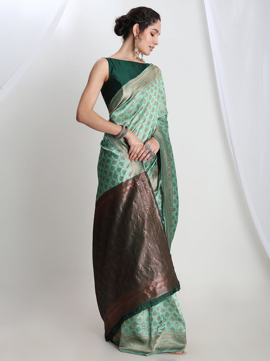 Janasya Light Green Silk Blend Ethnic Motifs Jacquard Saree - Distacart