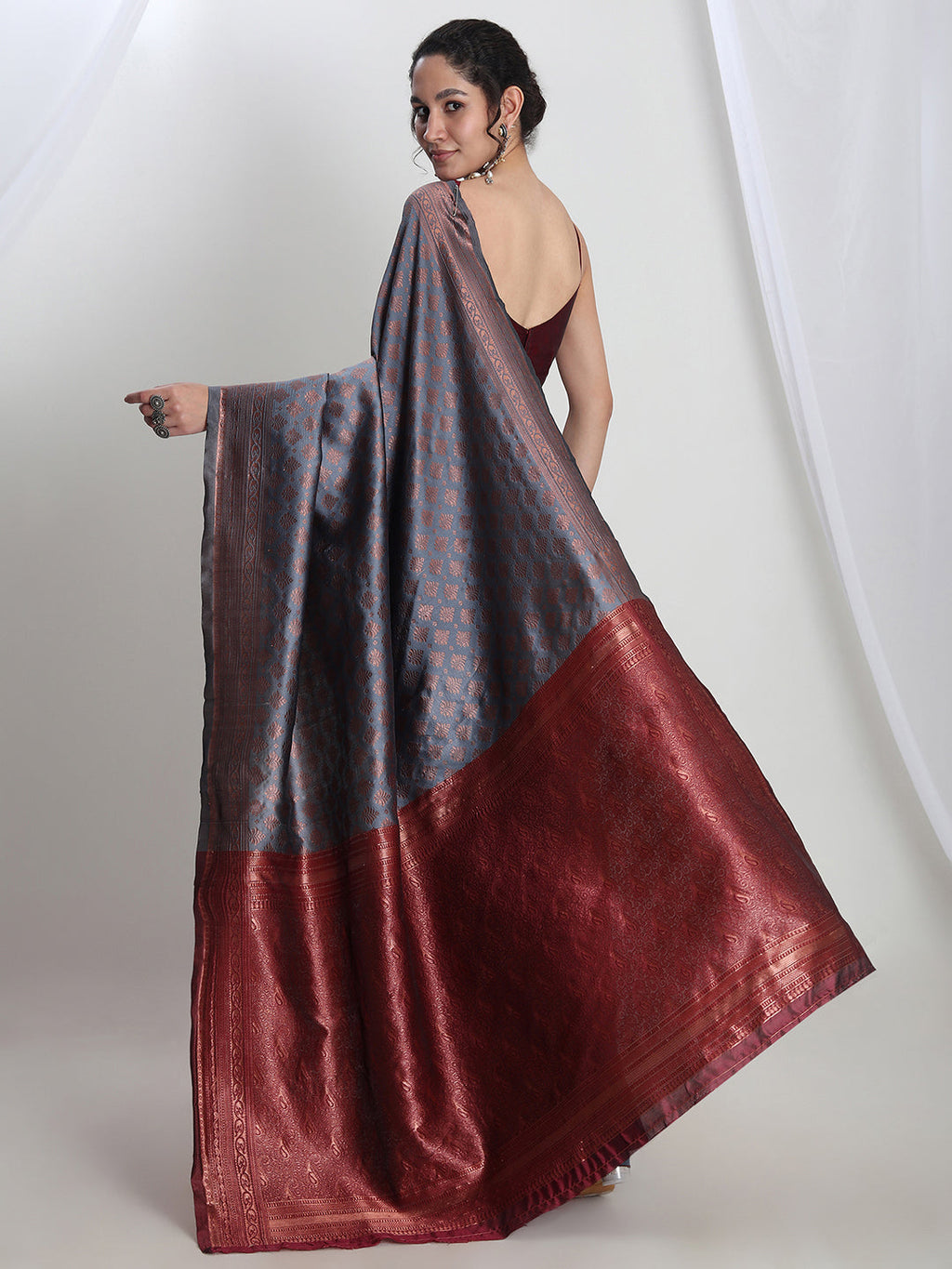 Janasya Grey Silk Blend Ethnic Motifs Jacquard Saree - Distacart