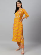 Janasya Women's Mustard Cotton Floral Print Kurta With Pant - Distacart