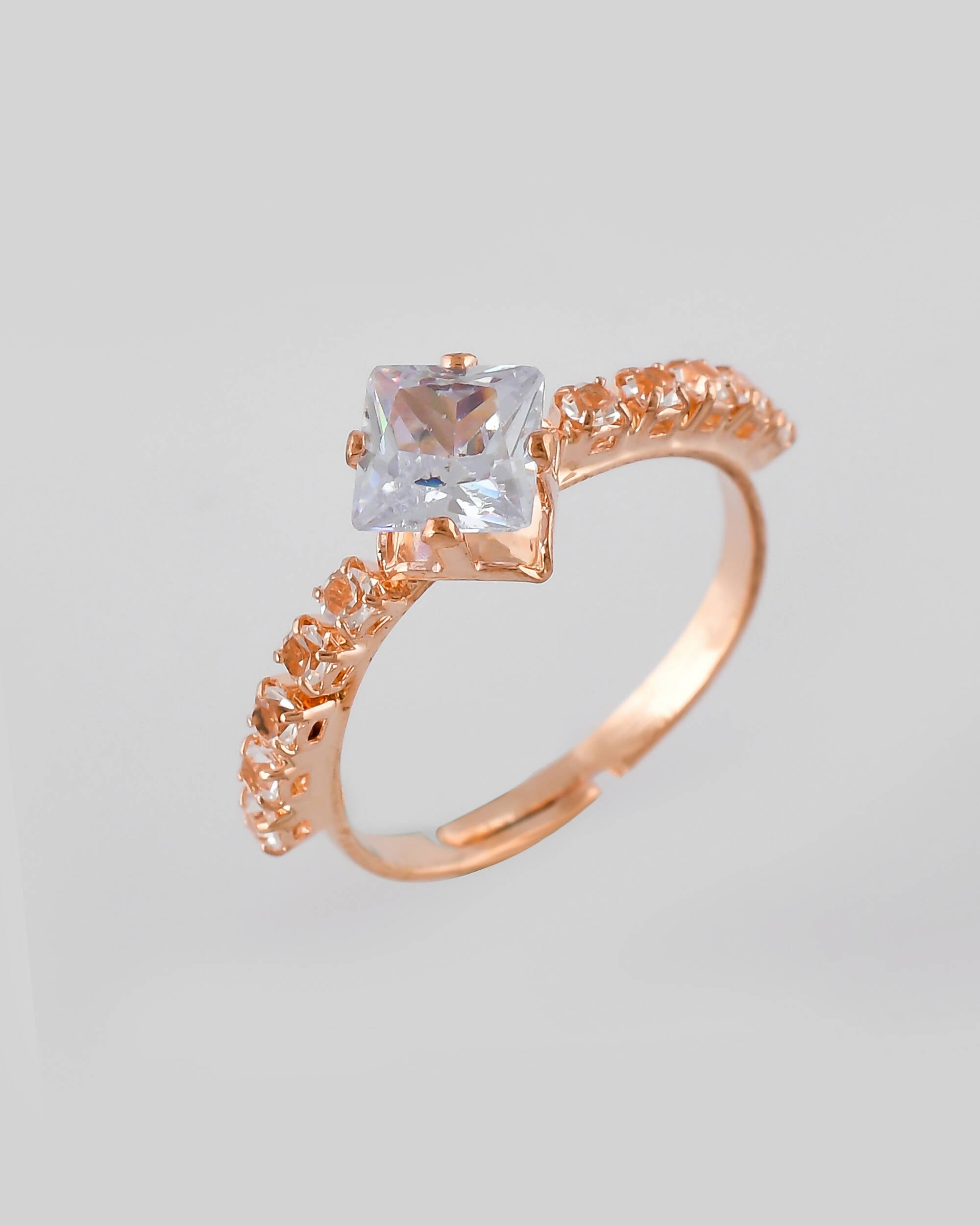 VOJ white CZ-detail Stainless Steel Cubic Zirconia Gold-Polished adjustable finger Ring