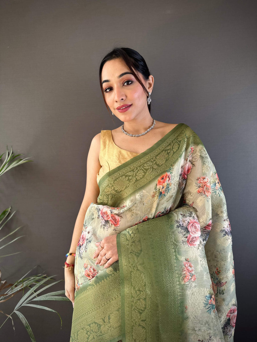 Sonakshi Women's Green Blend Silk Jacquard Woven Traditional Saree with Blouse - Distacart