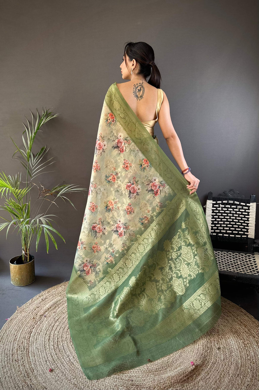 Sonakshi Women's Green Blend Silk Jacquard Woven Traditional Saree with Blouse - Distacart