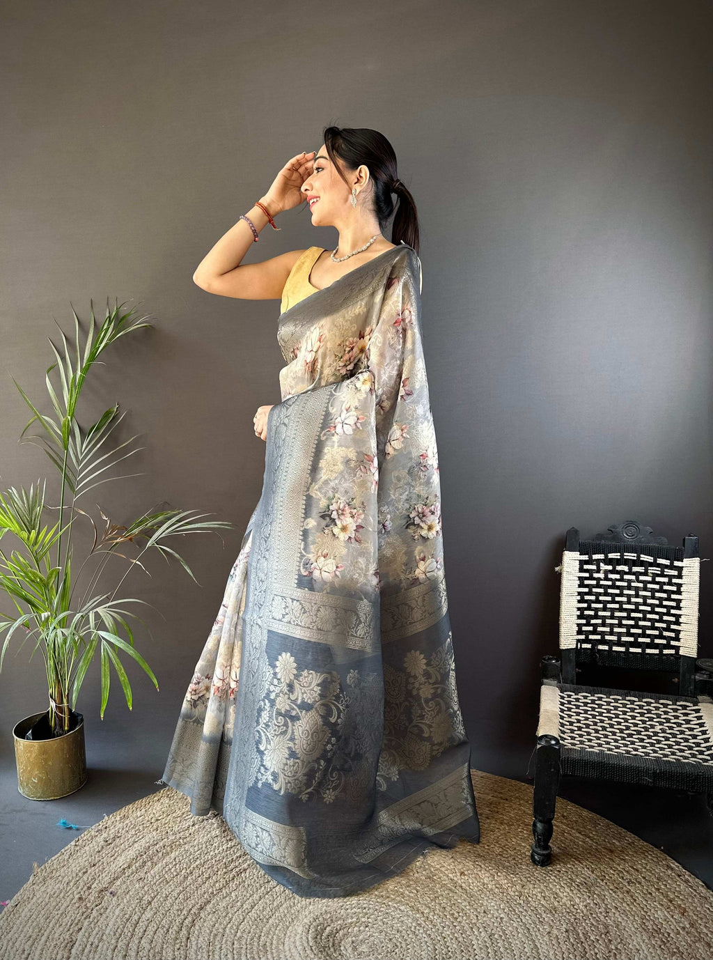 Sonakshi Women's Grey Blend Silk Jacquard Woven Traditional Saree with Blouse - Distacart