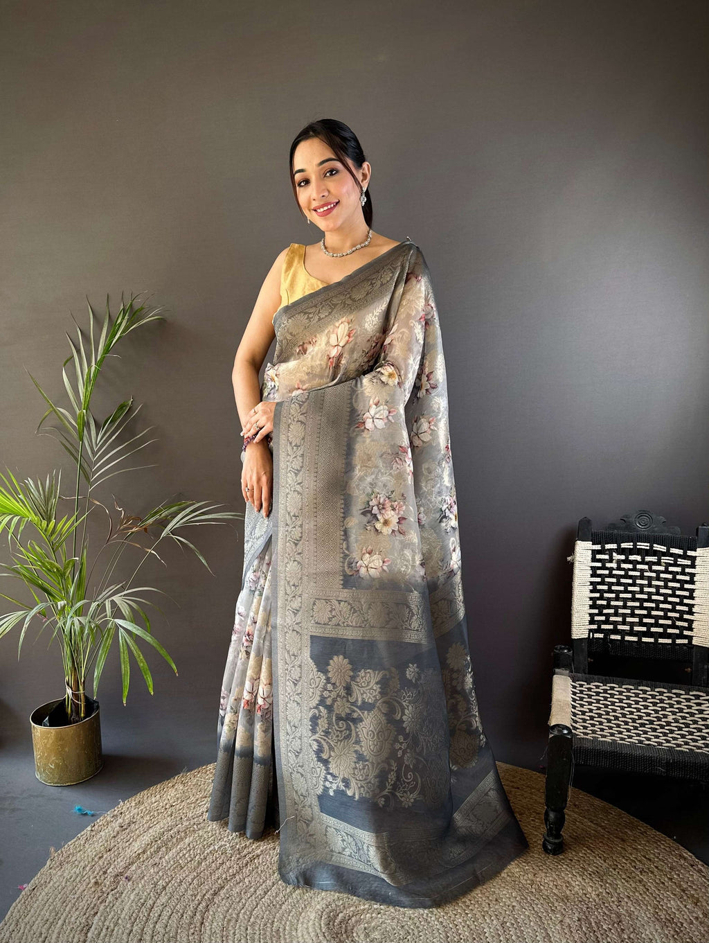 Sonakshi Women's Grey Blend Silk Jacquard Woven Traditional Saree with Blouse - Distacart