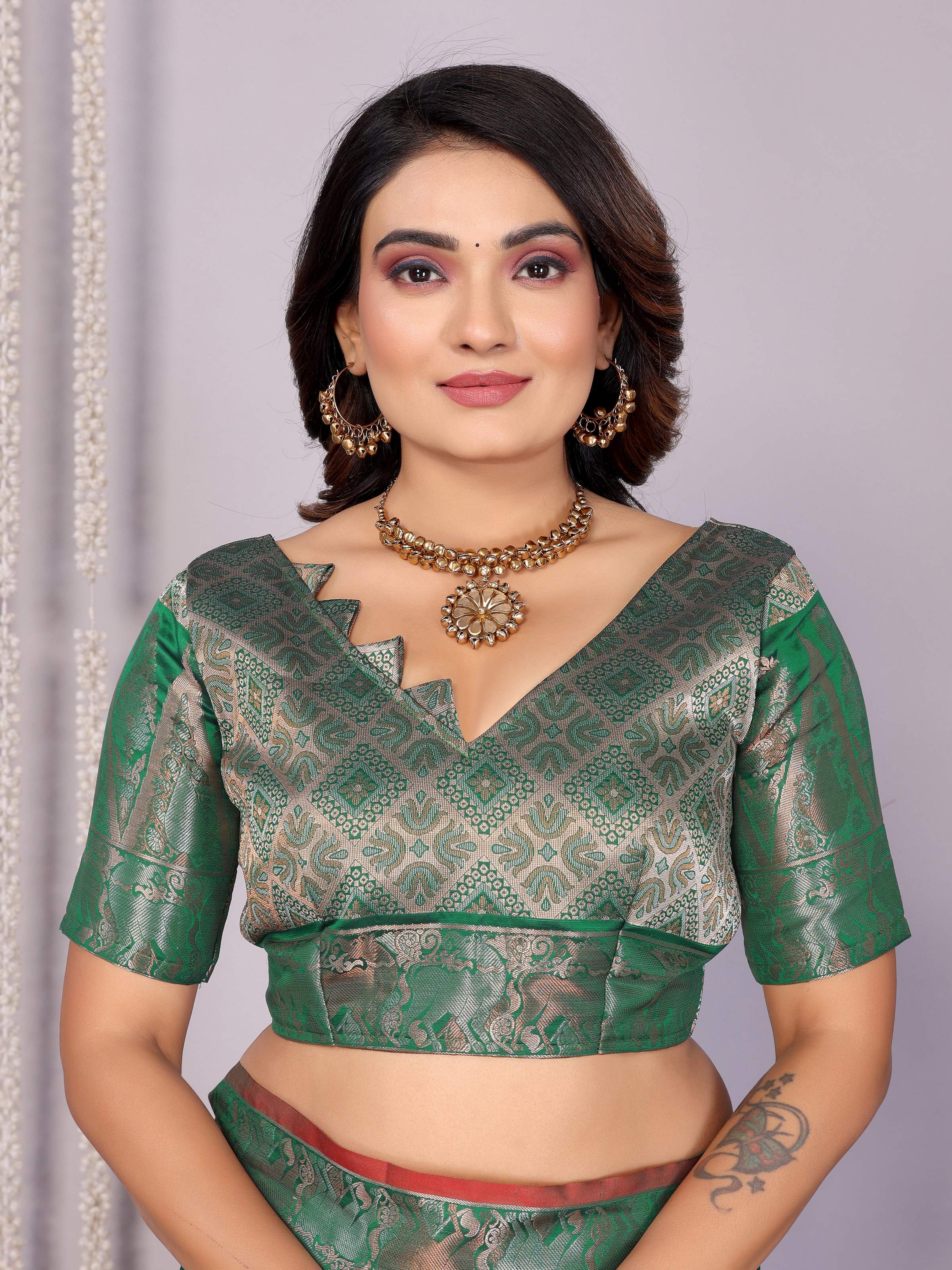 Sonakshi Women's Green Soft Silk Zari Weaving Saree with Blouse - Distacart