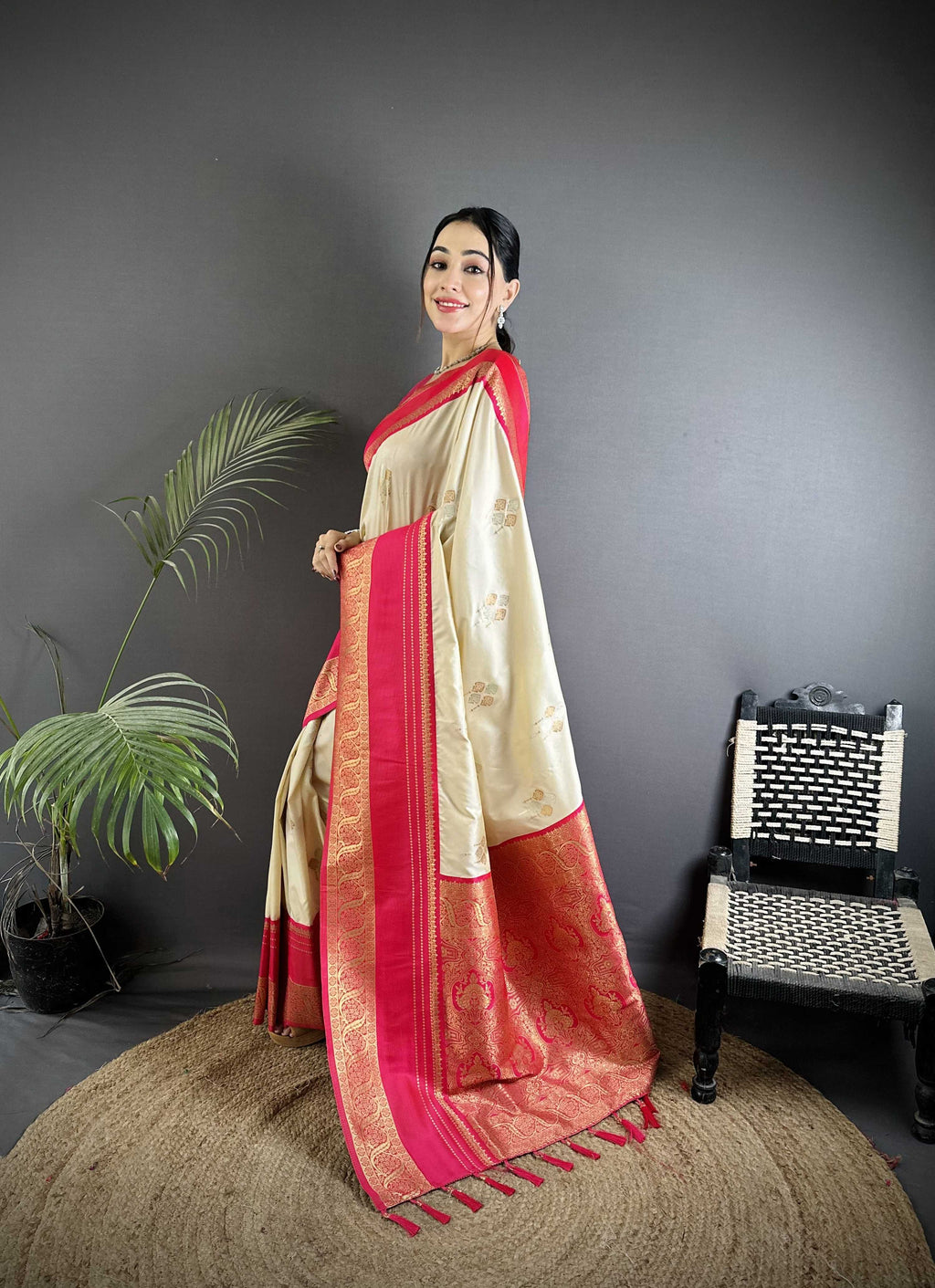 Sonakshi Women'S Offwhite Premium Soft Silk Zari Woven Traditional Saree With Blouse - Distacart