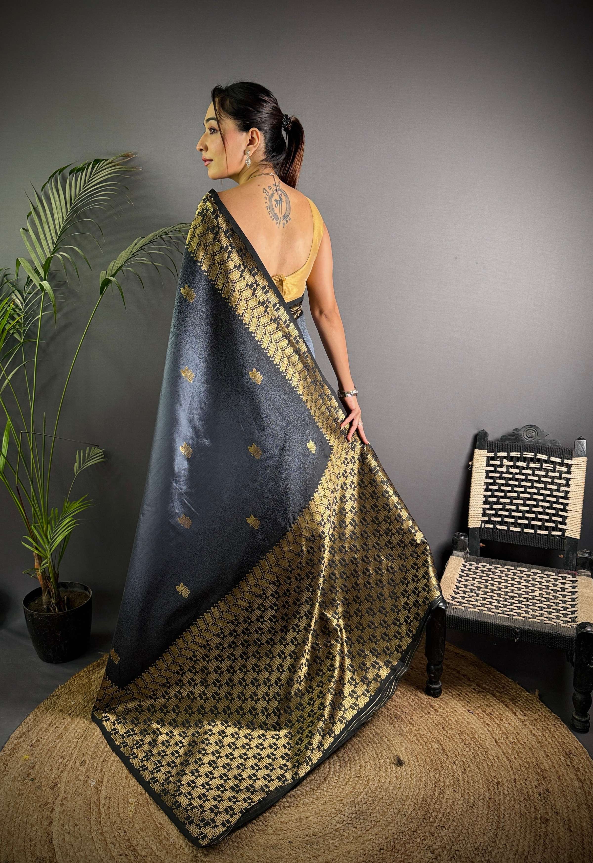 Sonakshi Women'S Grey Ikkat Silk Zari Woven Traditional Saree With Blouse - Distacart