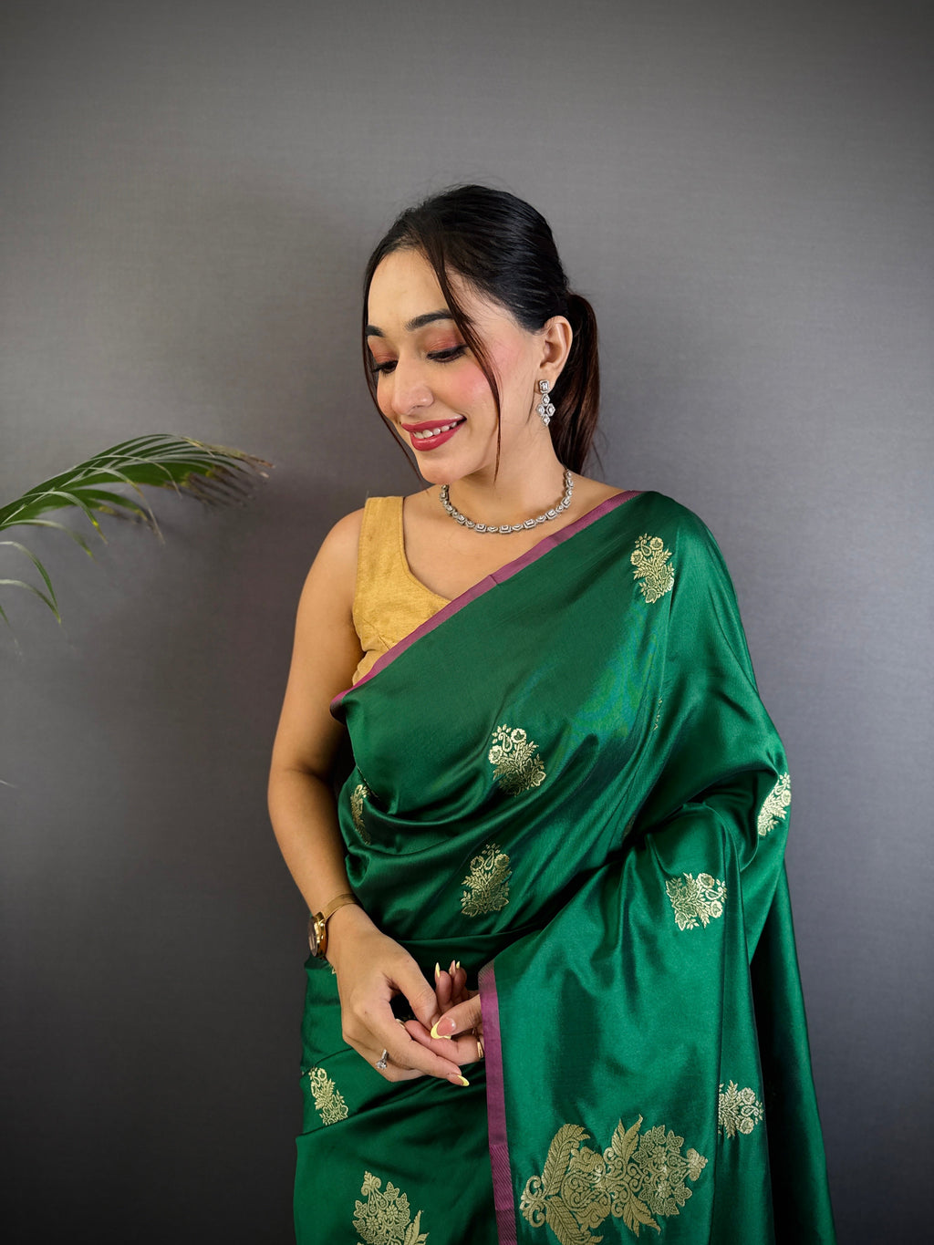 Sonakshi Women'S Ramagreen Pure Lichi Silk With Weaving Zari Traditional Saree With Blouse - Distacart
