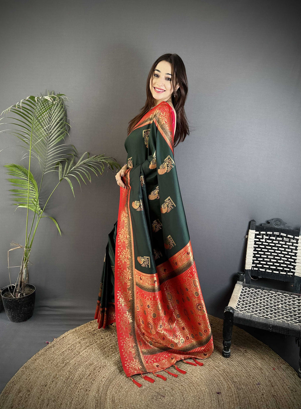 Sonakshi Women'S Black Pure Soft Banarasi Silk With Contrast Weaving Border And Pallu Traditional Saree With Blouse - Distacart