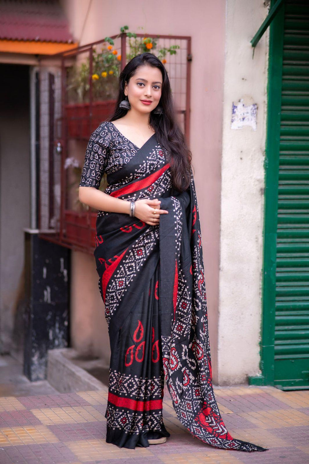 Black Silk Blend Ethnic Motifs Saree with Unstitched Blouse - A2M