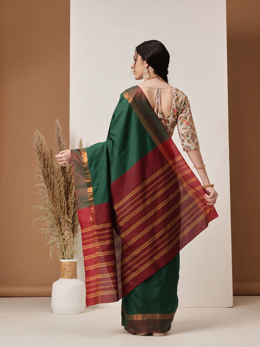 Hiral Fashion Green Banarasi Art Silk Solid Saree
