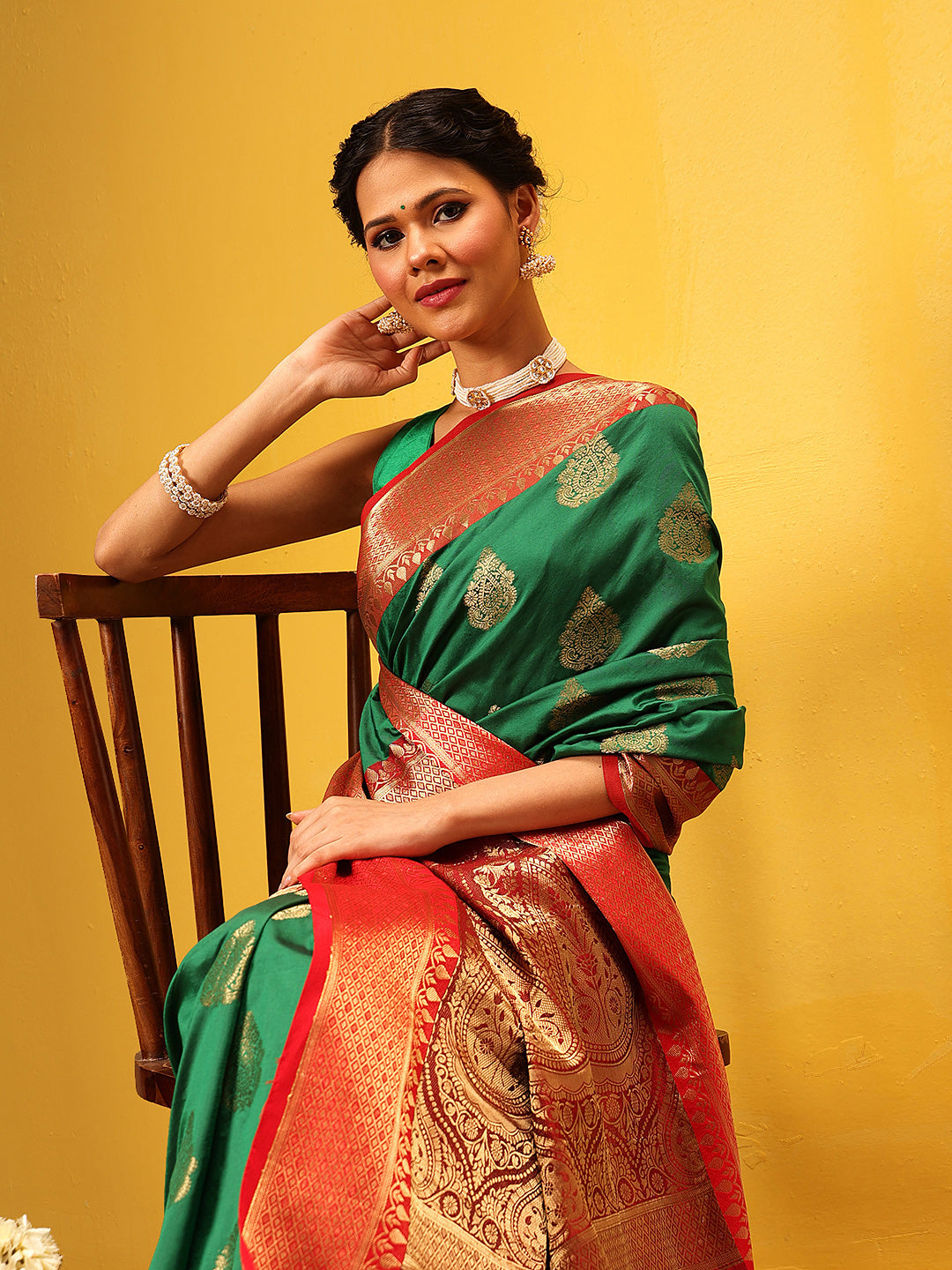 Hiral Fashion Green Banarasi Silk Woven Design Saree
