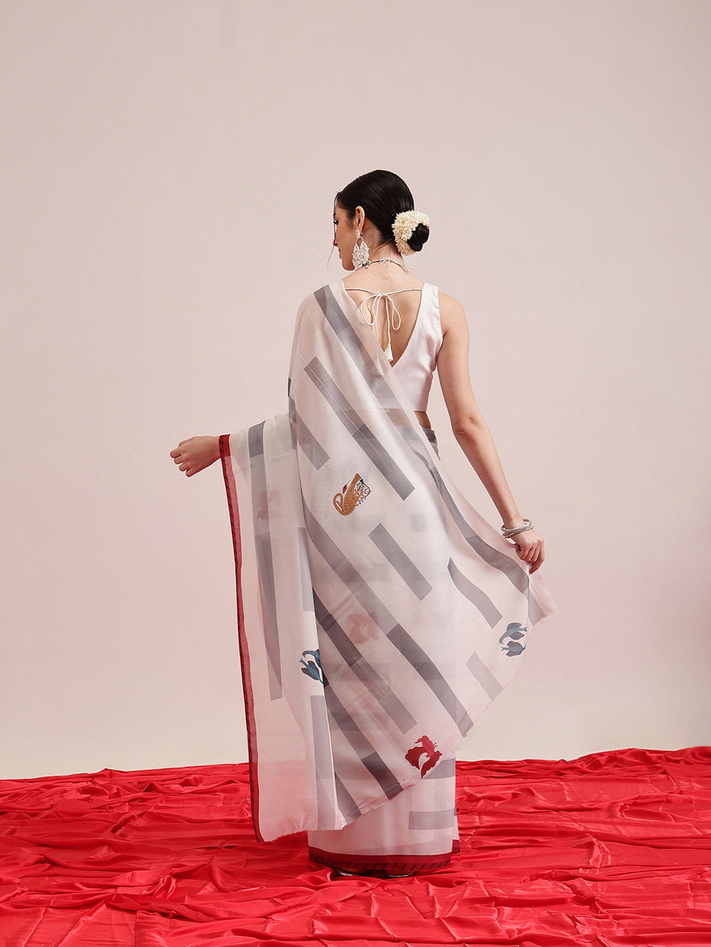 Hiral Fashion White Bollywood Mul Cotton Animal Print Digital Printed Saree