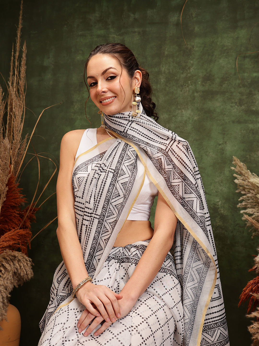 Hiral Fashion White Chanderi Cotton Blend Floral Digital Printed Saree