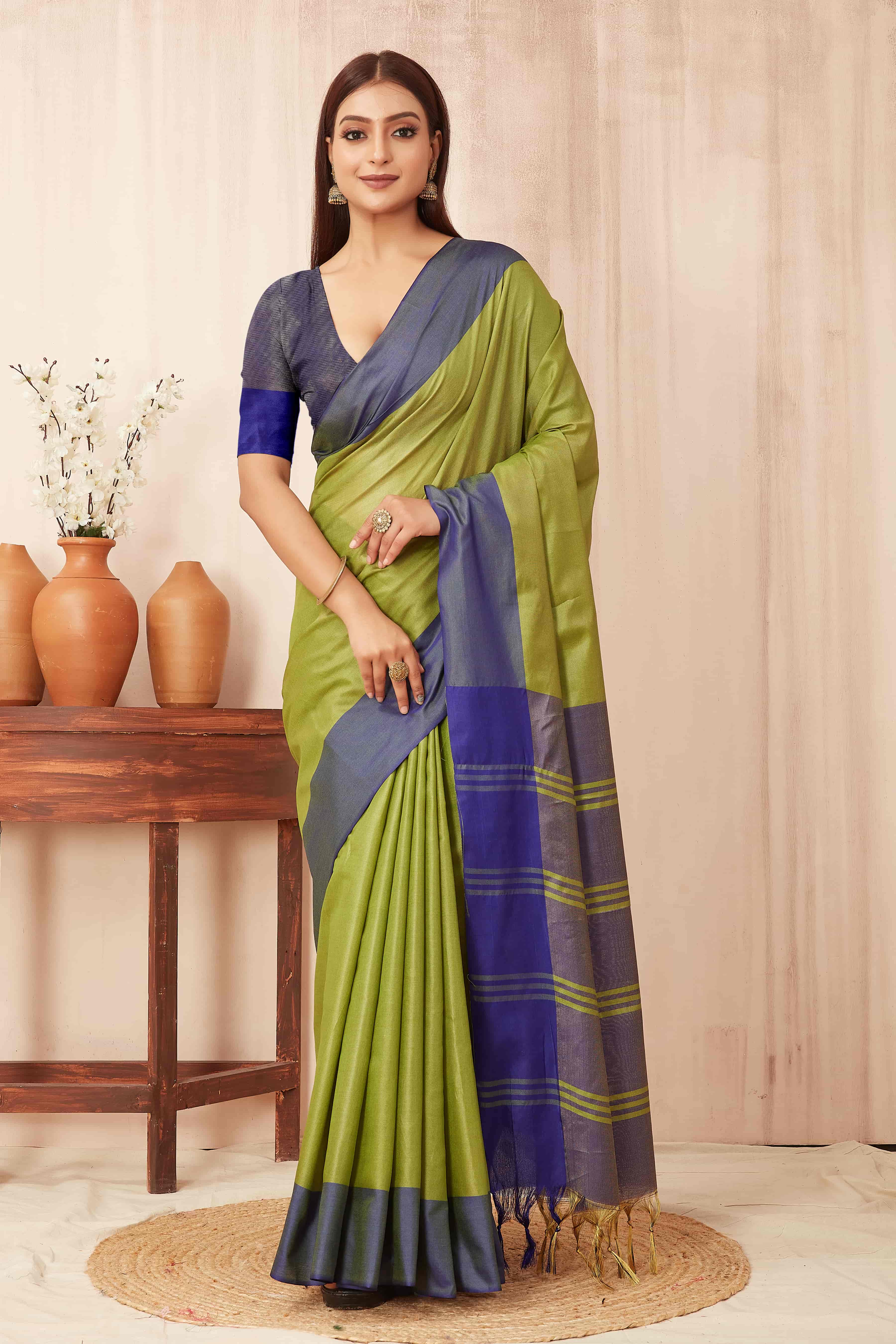Hiral Fashion Green Banarasi Soft Silk Solid Saree