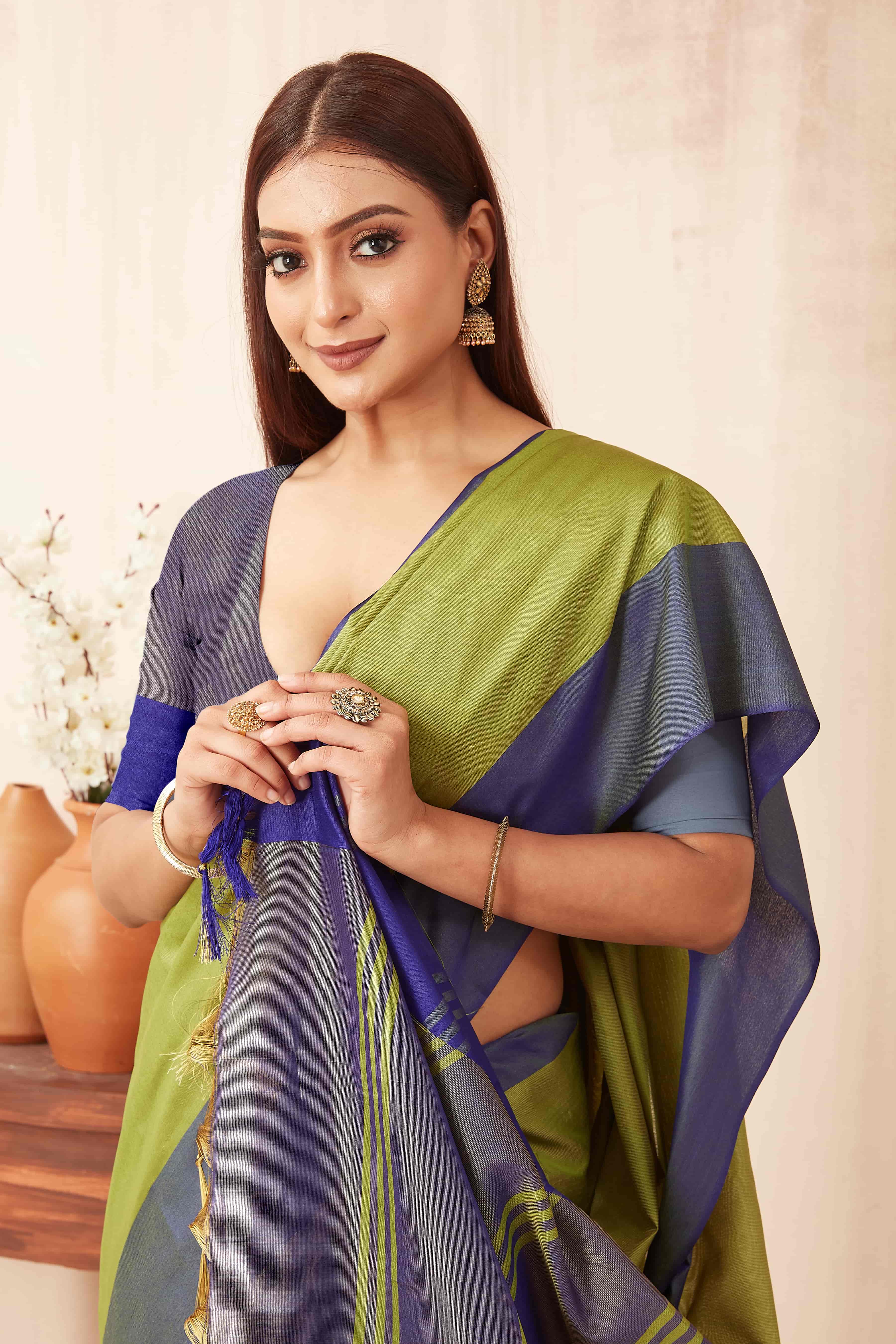 Hiral Fashion Green Banarasi Soft Silk Solid Saree