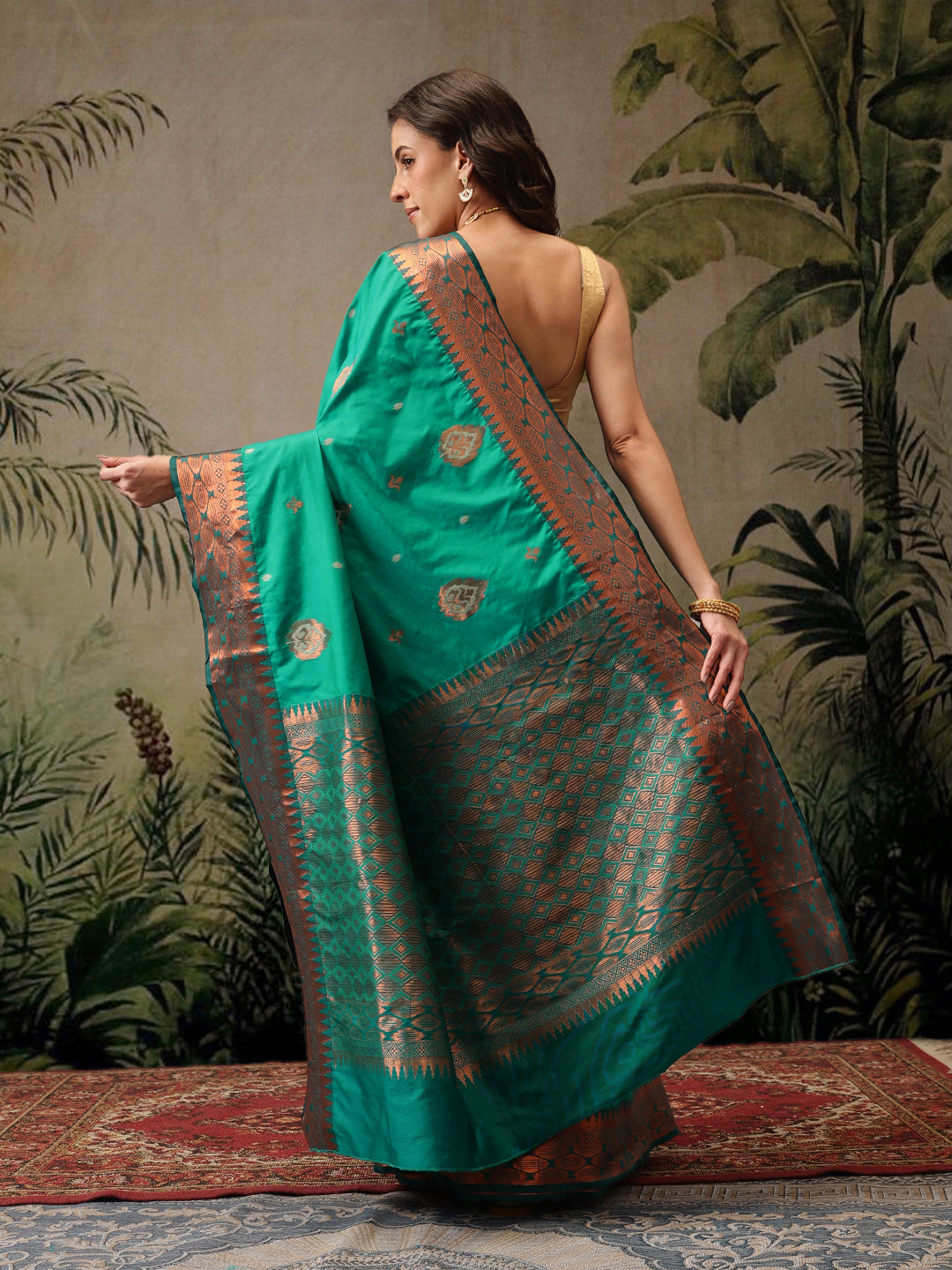 Hiral Fashion Green Banarasi Silk Floral Woven Design Saree