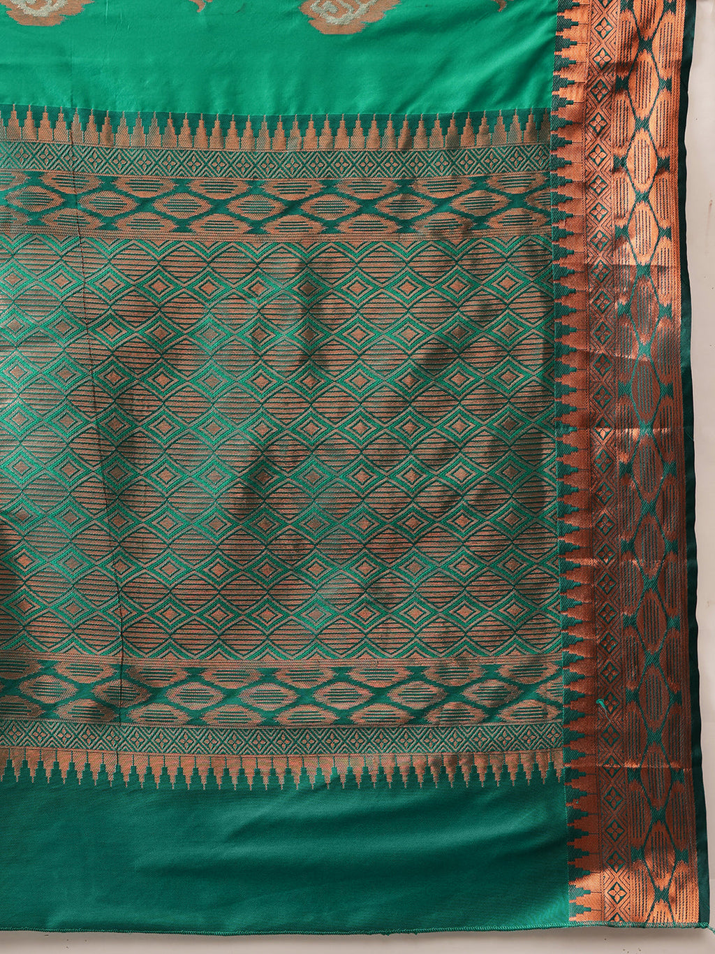 Hiral Fashion Green Banarasi Silk Floral Woven Design Saree