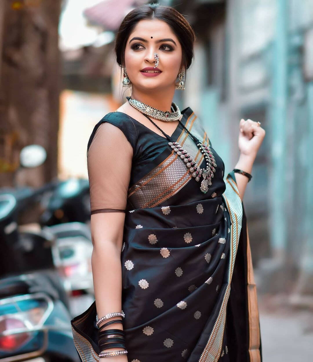 DEIANA'S Beautiful Designer Golden zari Soft Lichi Silk Saree - Black