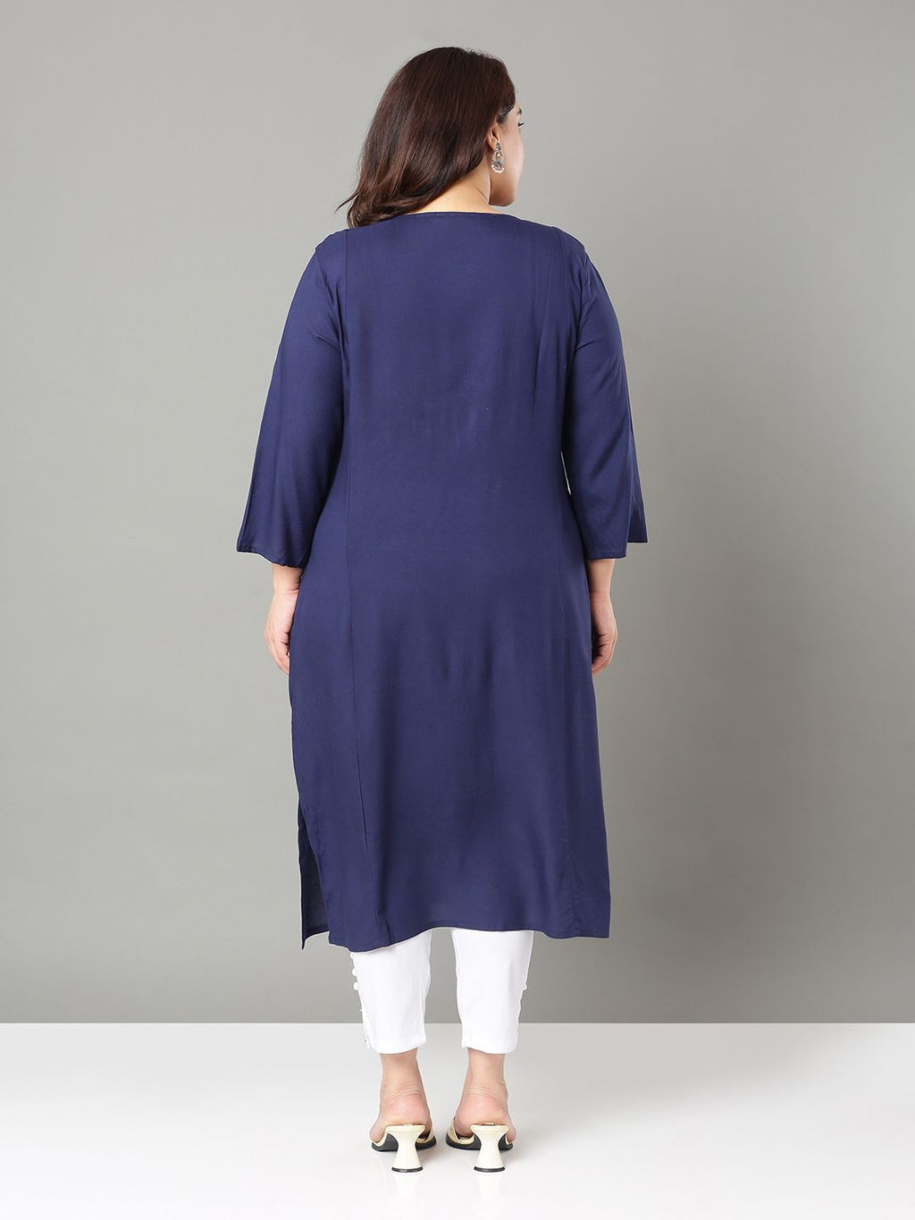 Sztori Plus Size Floral Yoke Design Sequinned Straight Kurta
