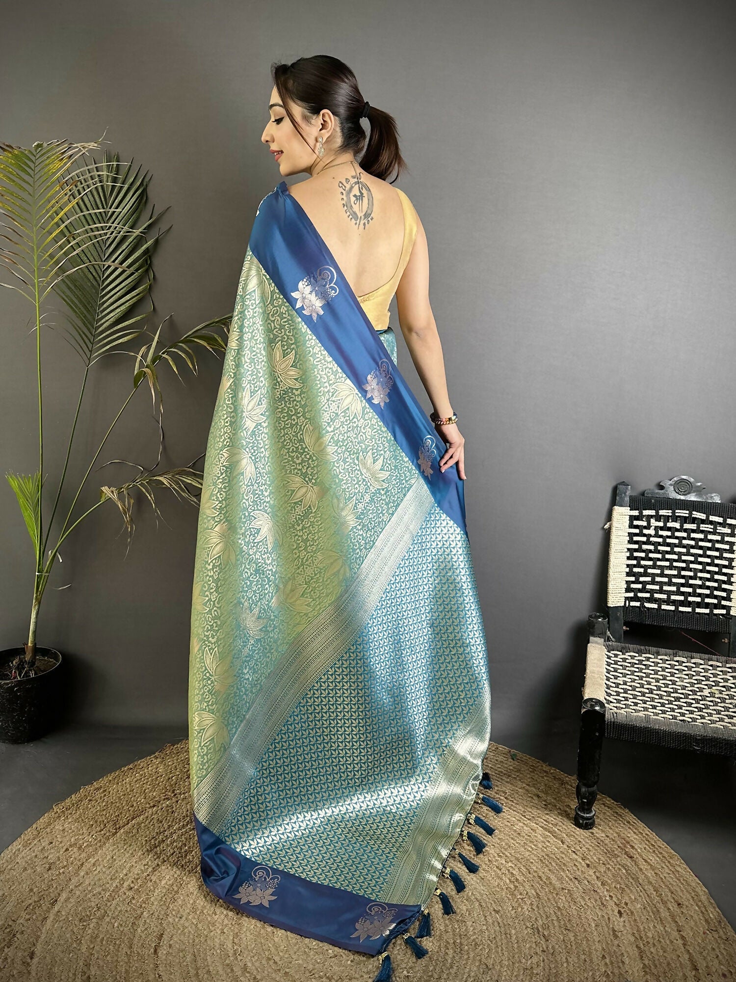 Joban Fashion Pista Green Intricate Zari Weaving Soft Silk Dharmavaram Saree