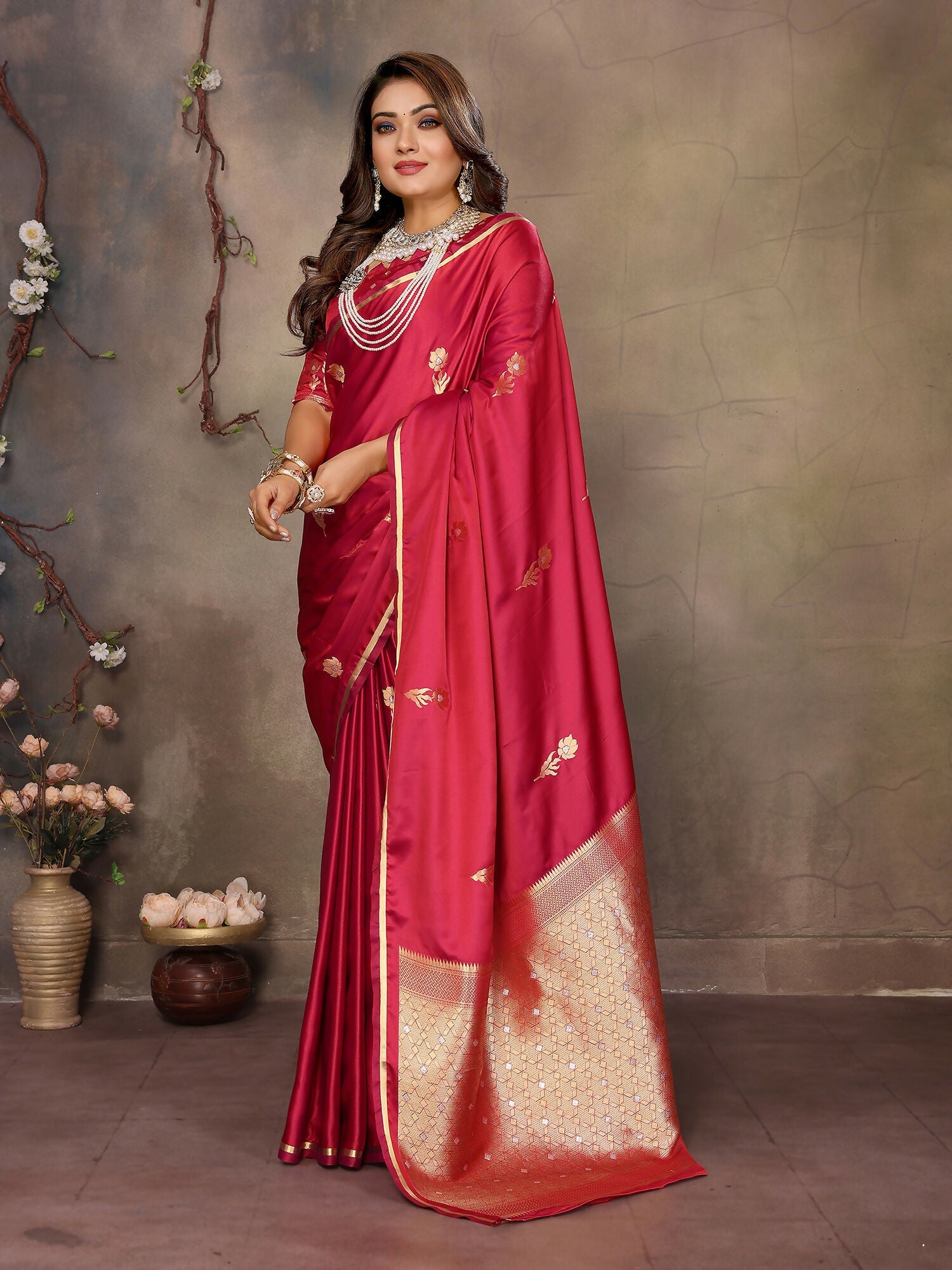 Joban Fashion Red Floral & Botanical Motifs Satin Silk Banarasi Silk Saree - Distacart
