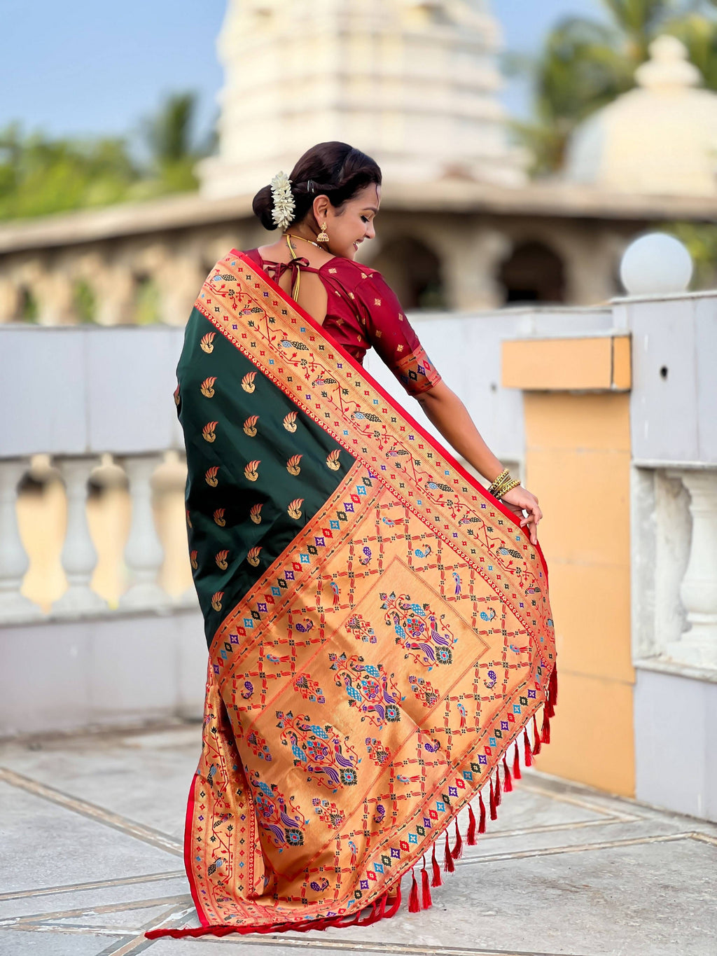 Vedant Vastram Soft Litchi Silk Paithani Jacquard Saree - Green