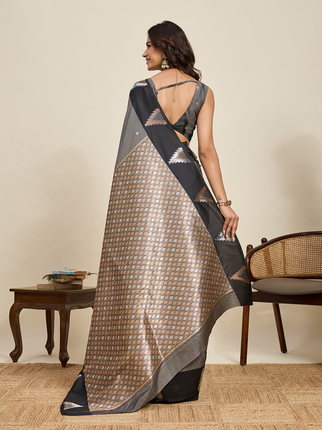 Vedant Vastram Soft Litchi Silk Banarasi Silk Jacquard Saree - Black
