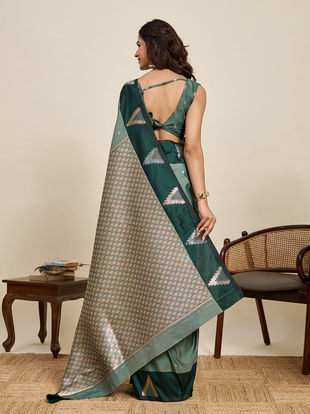 Vedant Vastram Soft Litchi Silk Banarasi Silk Jacquard Saree - Green