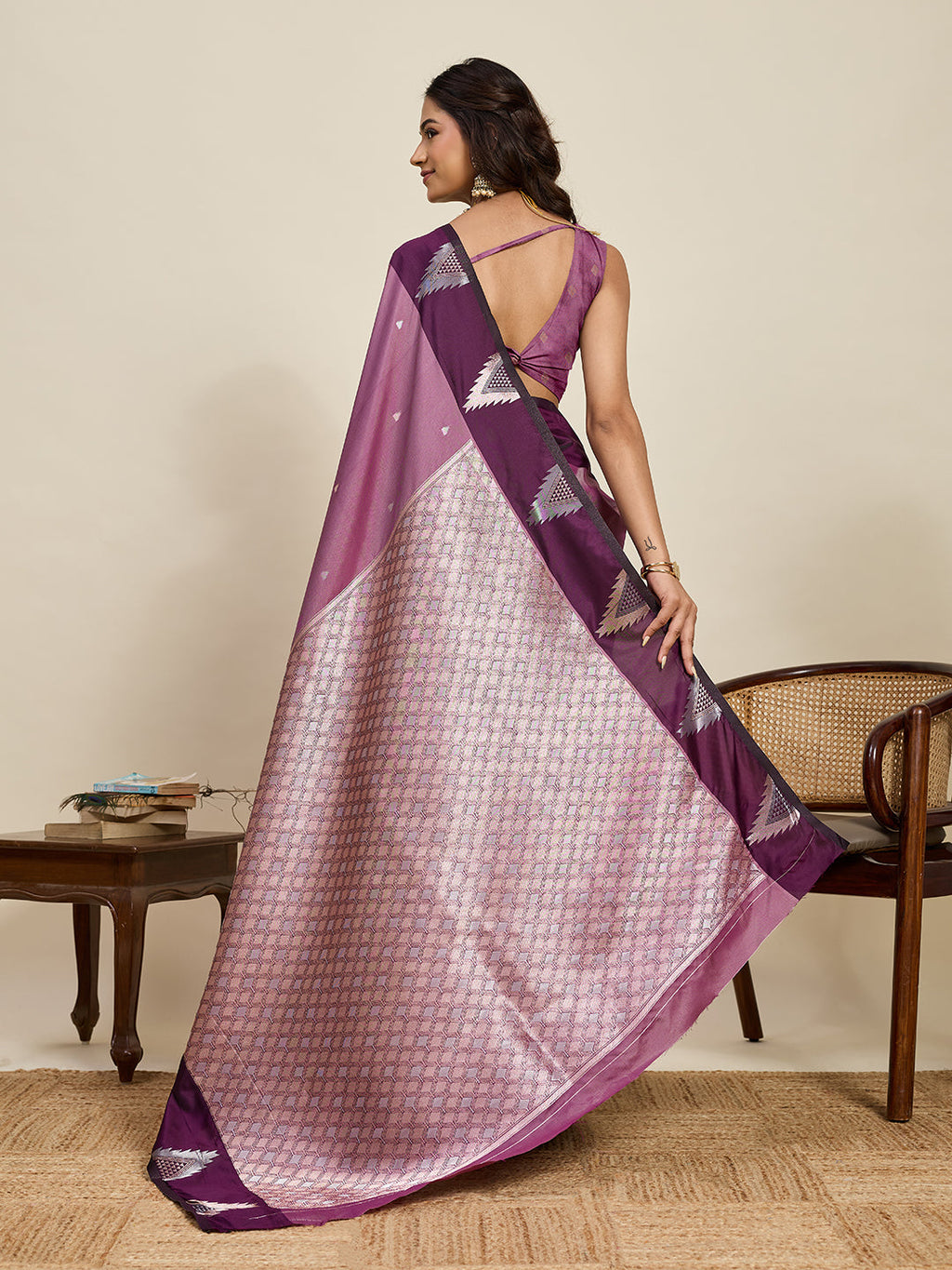 Vedant Vastram Soft Litchi Silk Banarasi Silk Jacquard Saree - Wine