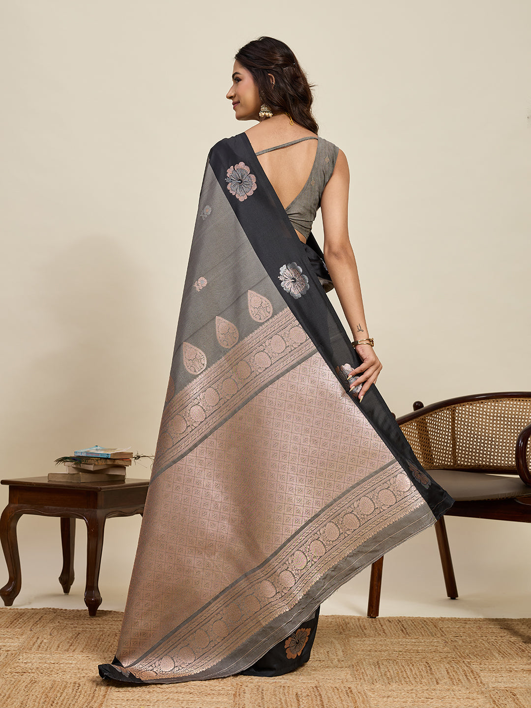 Vedant Vastram Soft Litchi Silk Banarasi Silk Jacquard Saree - Black
