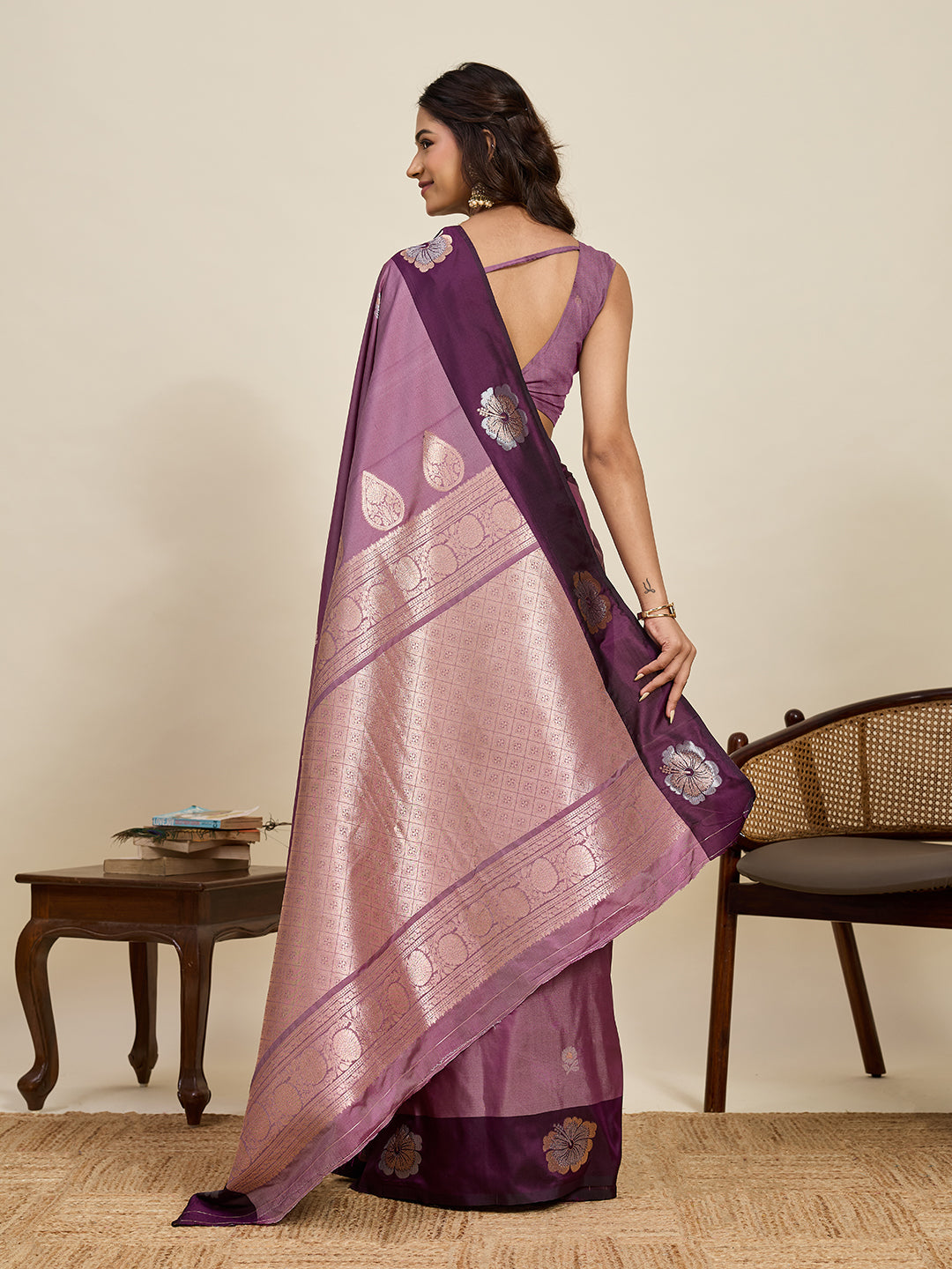 Vedant Vastram Soft Litchi Silk Banarasi Silk Jacquard Saree - Wine