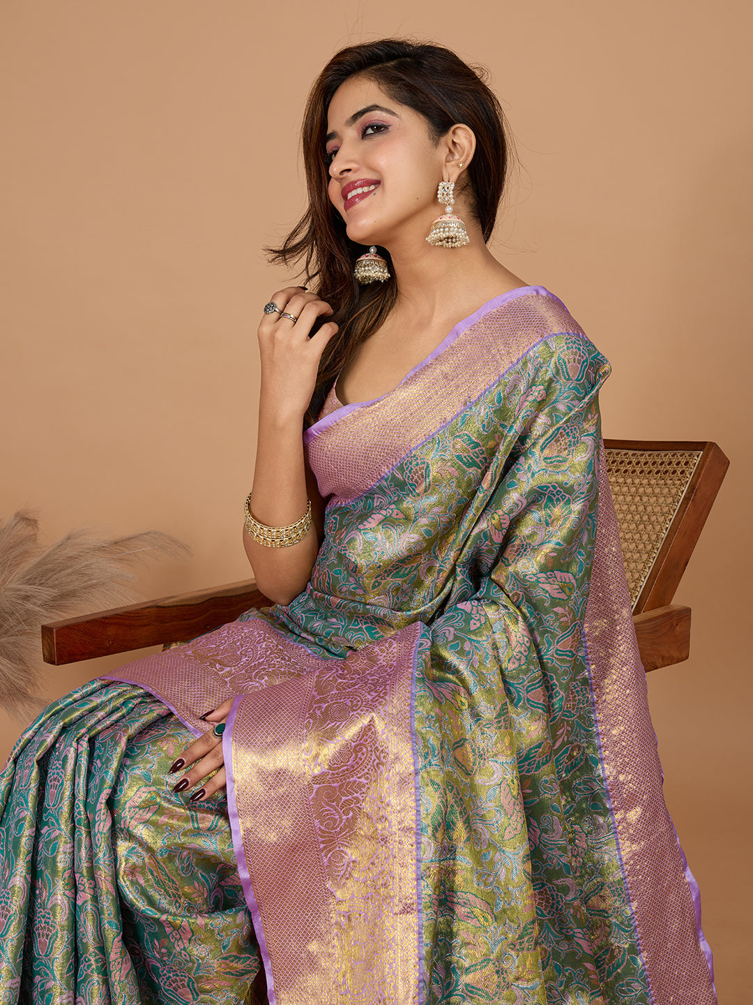 Vedant Vastram Soft Litchi Silk Kanjeevaram Silk Jacquard Saree - Rama